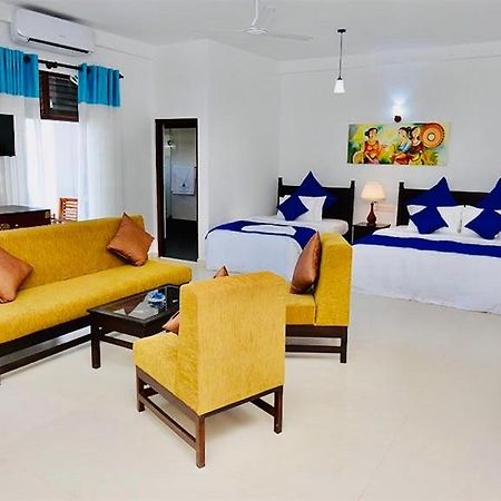 Blue Spring Hotel Wadduwa Extérieur photo