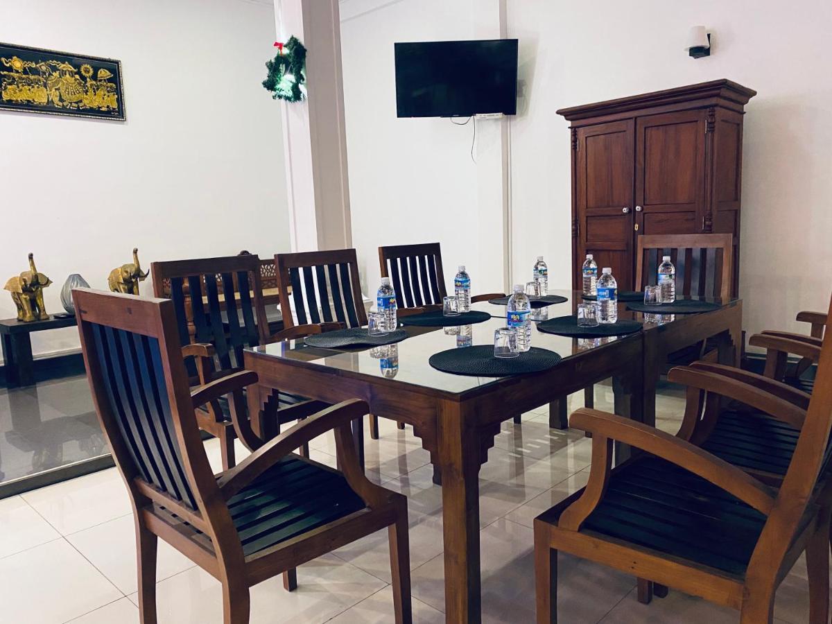 Blue Spring Hotel Wadduwa Extérieur photo