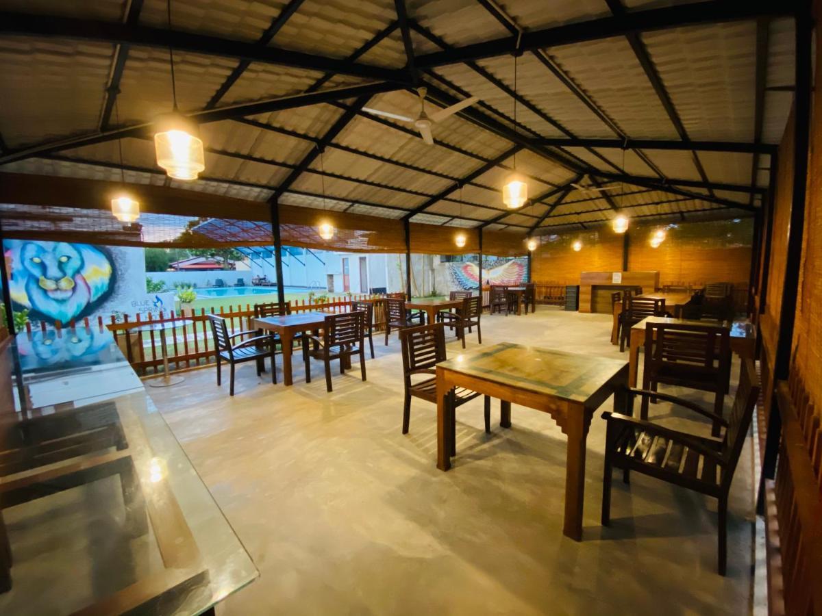 Blue Spring Hotel Wadduwa Extérieur photo