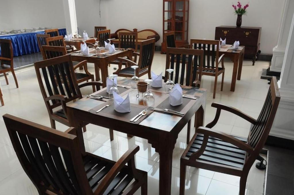 Blue Spring Hotel Wadduwa Extérieur photo