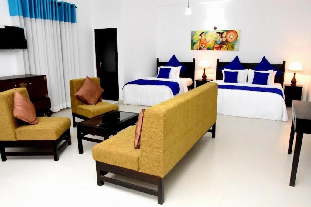 Blue Spring Hotel Wadduwa Extérieur photo