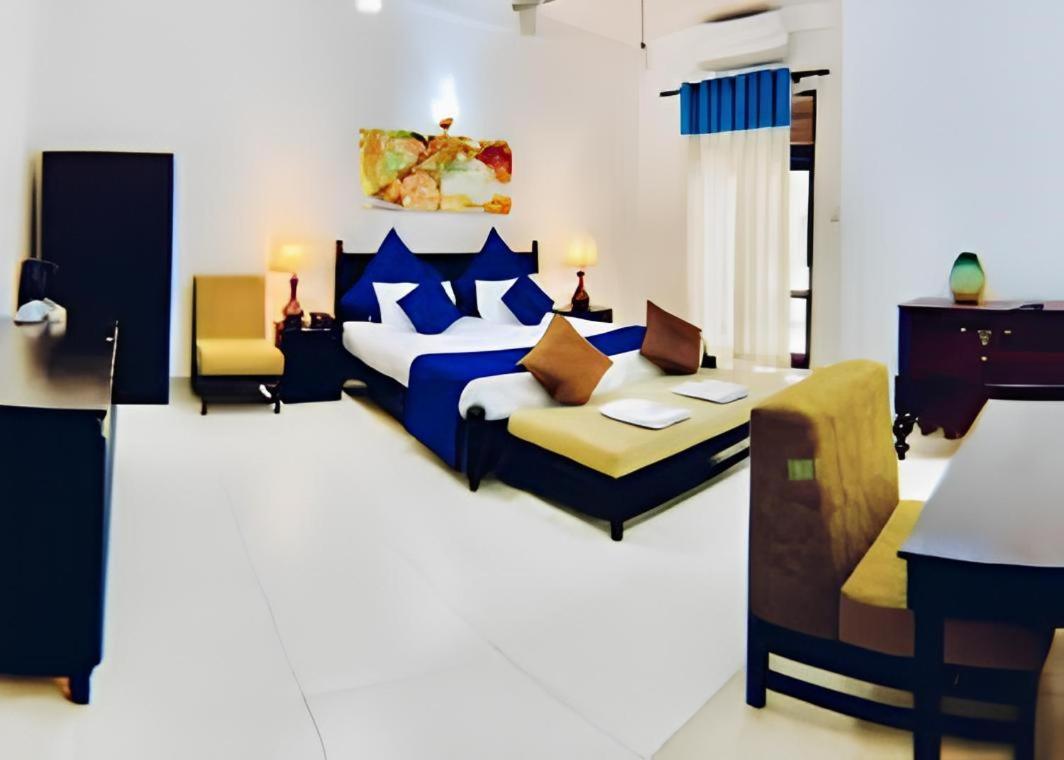 Blue Spring Hotel Wadduwa Extérieur photo