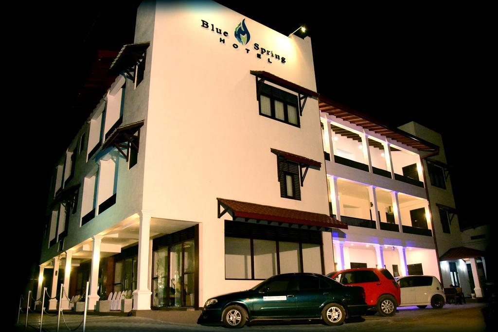 Blue Spring Hotel Wadduwa Extérieur photo