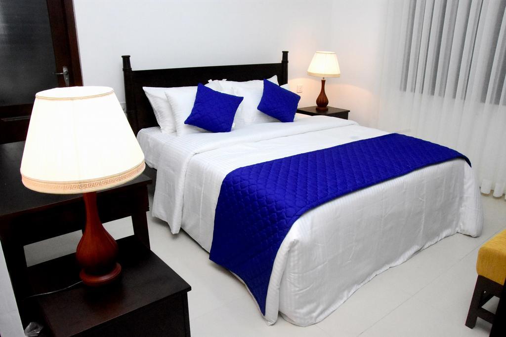 Blue Spring Hotel Wadduwa Extérieur photo