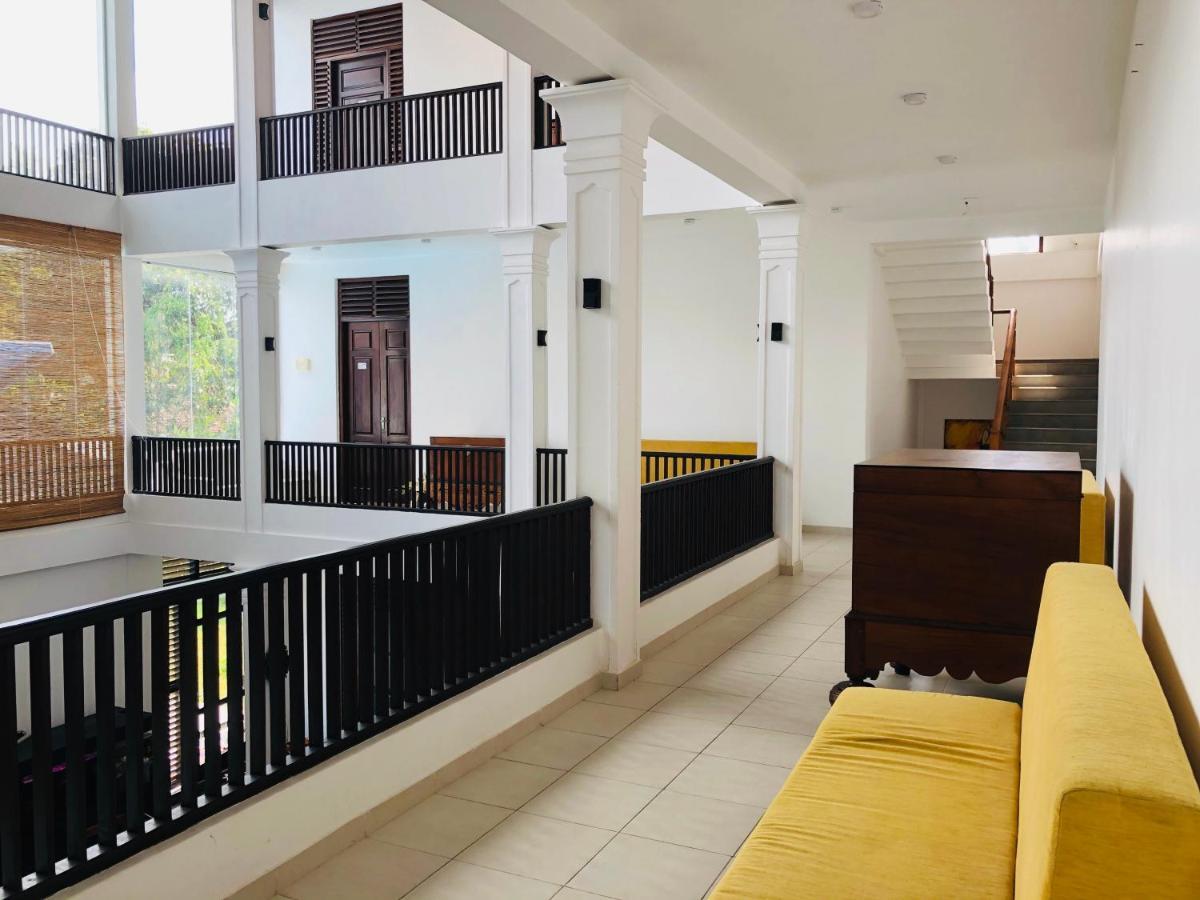 Blue Spring Hotel Wadduwa Extérieur photo