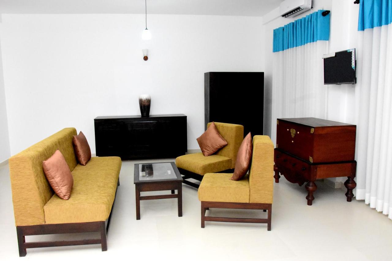 Blue Spring Hotel Wadduwa Extérieur photo