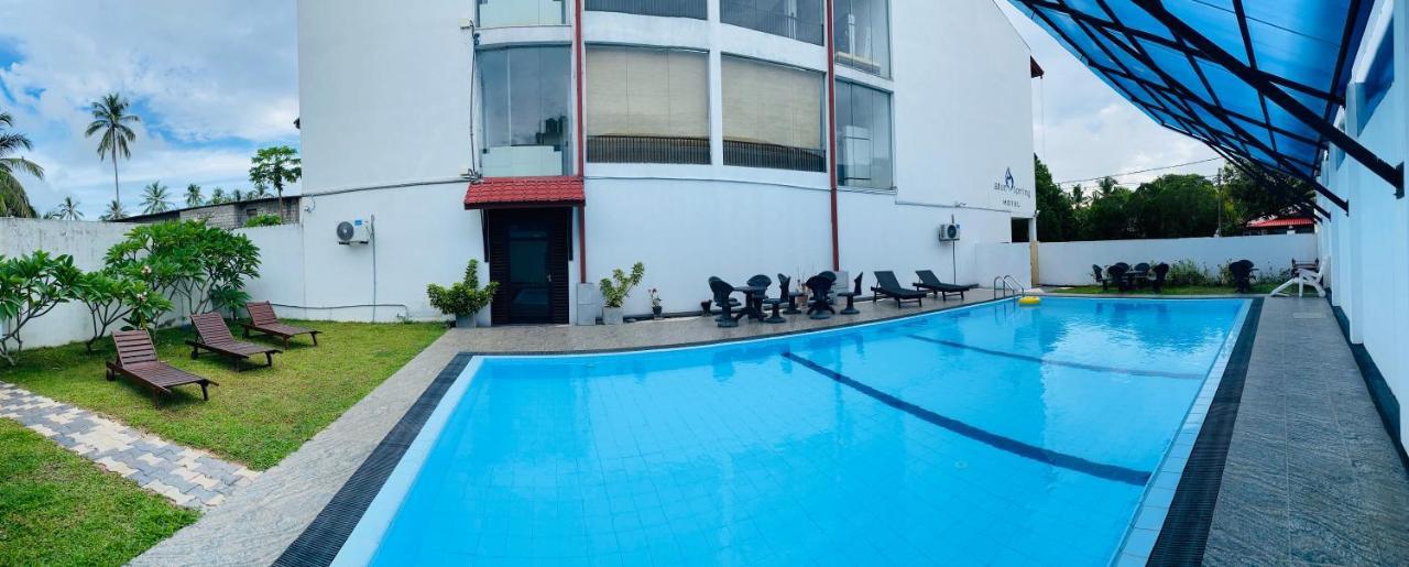 Blue Spring Hotel Wadduwa Extérieur photo