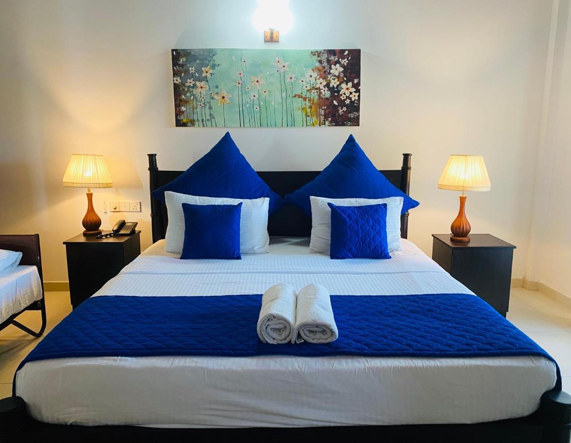 Blue Spring Hotel Wadduwa Extérieur photo